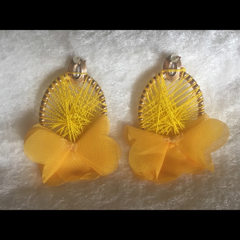NEW Handmade Canary Yellow Sunflower Earrings NWOT - Picture 4 of 4
